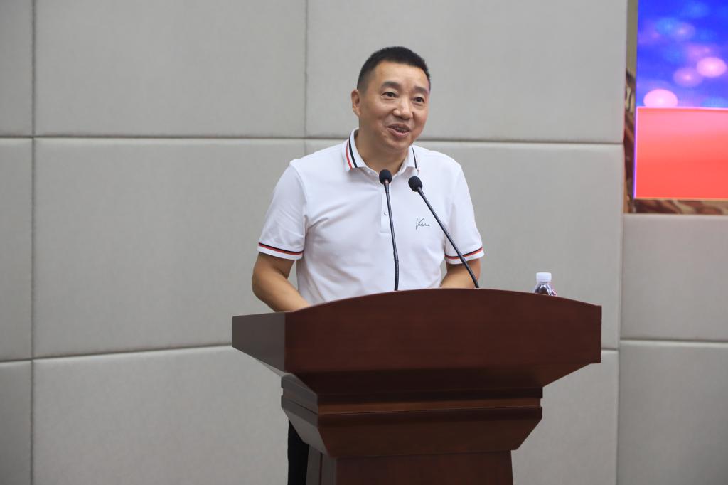 校党委副书记胥刚发表讲话